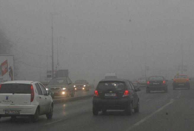 COD GALBEN de ceaţă în mai multe judeţe, vizibilitate redusă pe mai multe drumuri din ţară. Ce zone sunt afectate