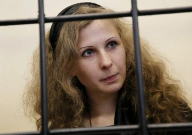Maria Aliohina, una dintre membrele trupei Pussy Riot, a fost eliberată din închisoare (VIDEO)