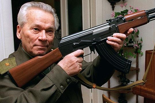 Mihail Kalashnikov, înmormântat cu onoruri militare lângă Moscova