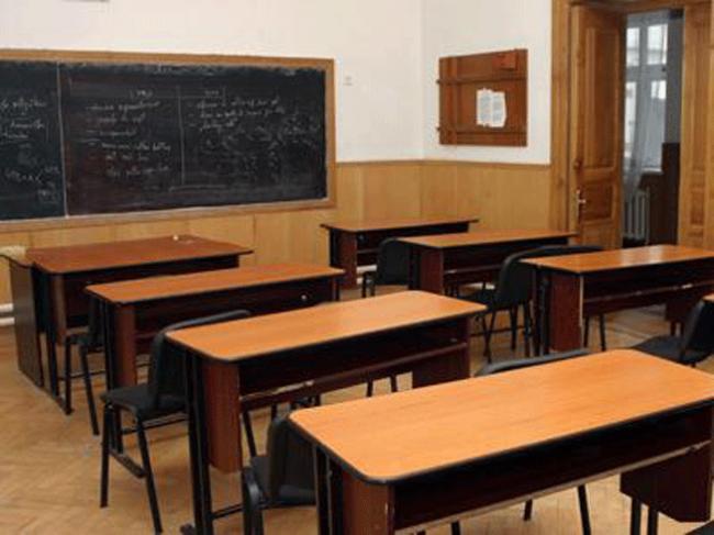 Învăţătoarea reclamată la Parchet deţine o şcoală primară cu after school în Capitală