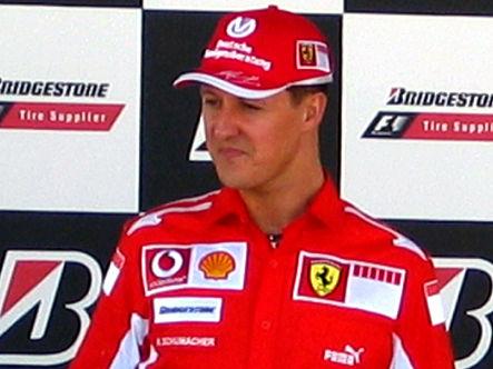 Lumea Formulei 1 este alături de germanul Schumacher. Trei scenarii posibile în legătură cu starea sănătăţii campionului