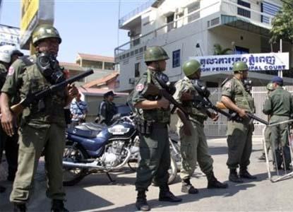 Poliția militară cambodgiană a deschis focul asupra unor manifestanți. Primul bilanţ indică cel puţin trei morţi