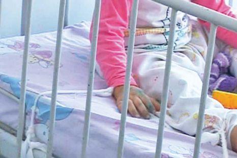 Anchetă la Spitalul Judeţean Bacău, unde un copil a fost legat de pat