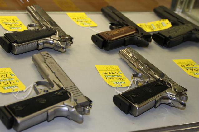 Proiect de interzicere totală a vânzării de arme în Chicago, respins de un judecător federal