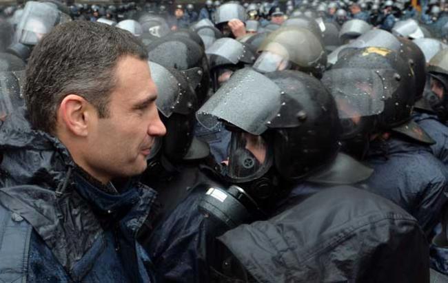 Avertisment al opoziţiei ucrainiene către Ianukovici: &quot;Nu riscaţi să aveţi soarta lui Ceauşescu&quot;
