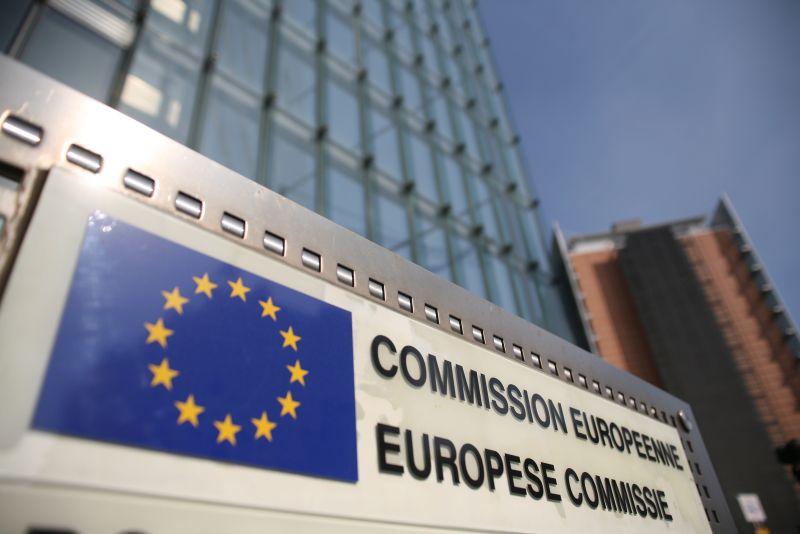 Comisia Europeană dă undă verde exploatării gazelor de şist în spaţiul UE