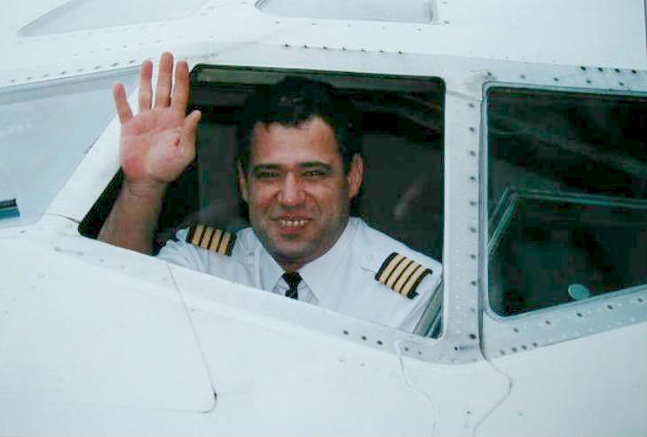 Adrian Iovan, condus pe ultimul drum. Pilotul EROU a fost înmormântat cu onoruri militare