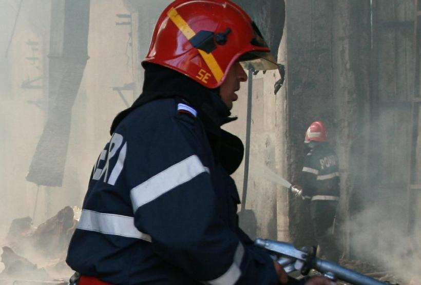 Incendiu puternic la un supermarket din Bucureşti