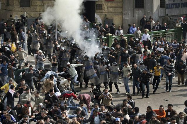 Ciocniri violente în Egipt: 49 de morţi, sute de răniţi şi arestaţi  
