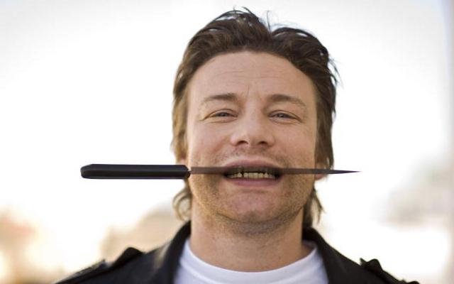 Jamie Oliver, păgubit! I-au furat polonice, cuțite și linguri de 100.000 de lire sterline