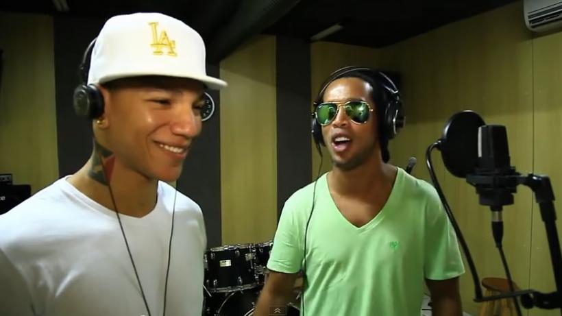 &quot;Dințosul&quot; Ronaldinho s-a apucat de cântat! Ascultă melodia cântată de fotbalist împreună cu rapperul Edcity (VIDEO)