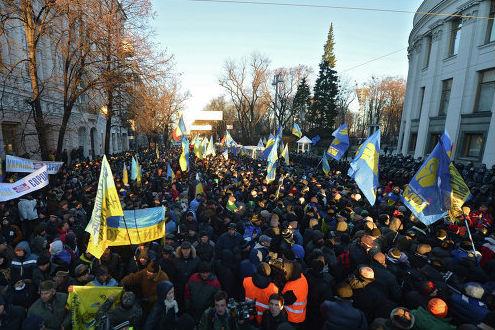 Parlamentul de la Kiev amnistiază manifestanţii arestaţi în timpul confruntărilor cu poliţia