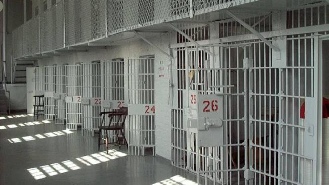 122 de deţinuţi eliberaţi şi 176 transferaţi în centre de detenţie, ca urmare a intrării în vigoare a noilor Coduri