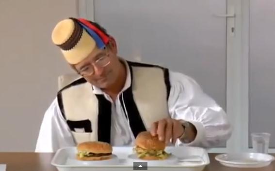 Americanii fac experimente pe români: Cum  reacţionează &quot;sălbaticii&quot; când mănâncă primul hamburger din viaţa lor (VIDEO)
