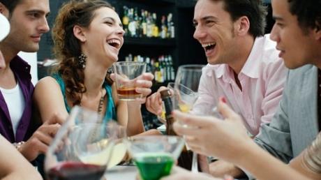 Cum să bei în societate: Codul bunelor maniere