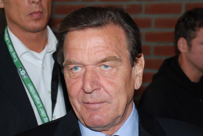 NDR: Serviciile de informaţii americane l-au spionat cel puţin din 2002 pe fostul cancelar german Gerhard Schröder