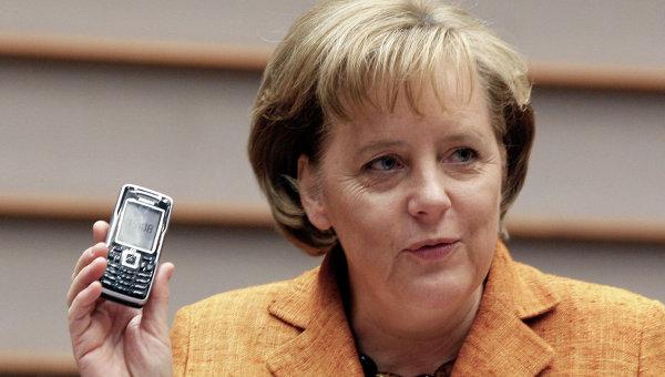 Hackerii o dau în judecată pe Merkel