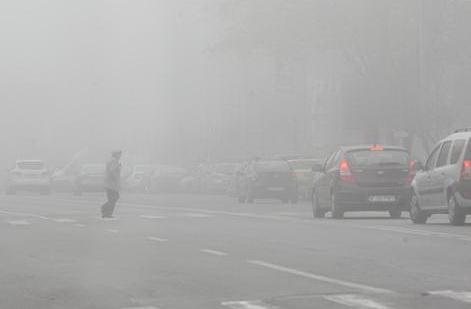 COD GALBEN de ceaţă pentru zona periferică a Capitalei, 15 judeţe şi autostrăzile A1 şi A2