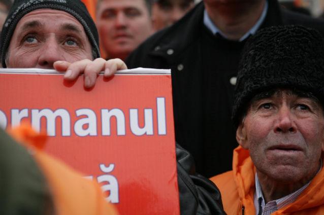 Câteva mii de membri şi simpatizanţi PDL au participat la mitingul de protest organizat în Piaţa George Enescu