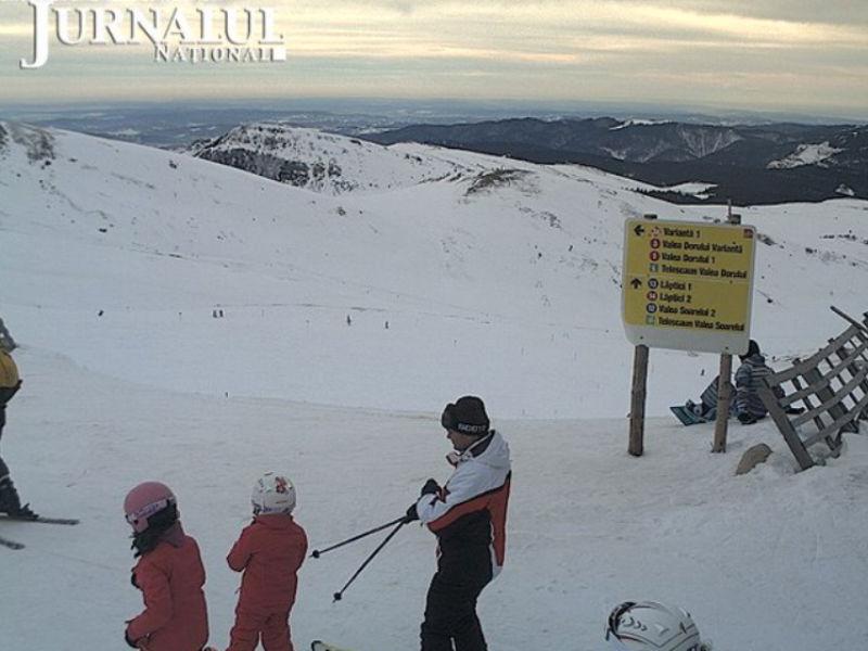 Cel mai aglomerat week-end al sezonului în Valea Prahovei. Urmăreşte LIVE cum se schiază la munte, pe webcam jurnalul.ro