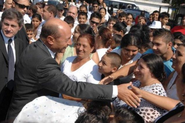 &quot;Recidivistul&quot; Traian Băsescu, amendat de CNCD pentru afirmaţiile la adresa romilor nomazi