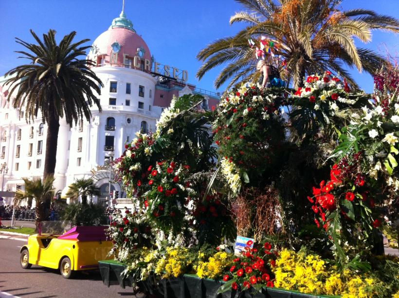 Nisa… Pe sub ferestrele hotelului Negresco vor trece din nou carele alegorice ale Carnavalului 