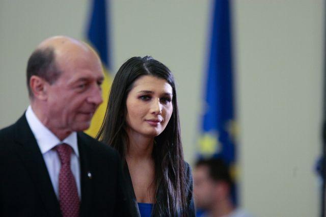 Băsescu, despre o nouă candidatură a fiicei sale, Elena, la europarlamentare: Nu-i treaba mea, este majoră, este mamă
