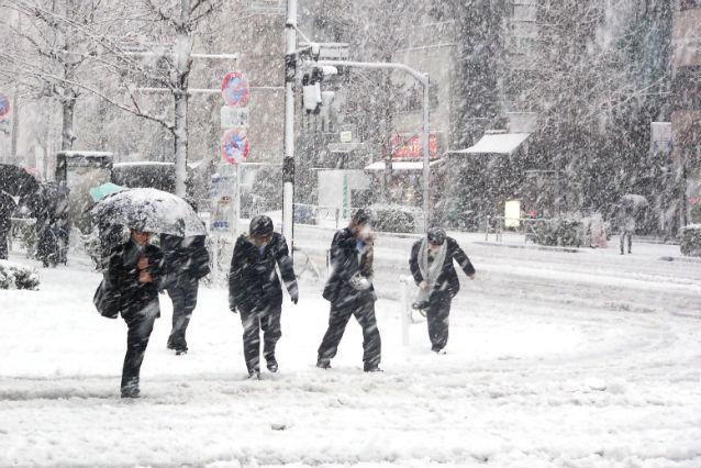 APOCALIPSA ALBĂ în Japonia: 19 oameni au murit în urma furtunilor de zăpadă (VIDEO)