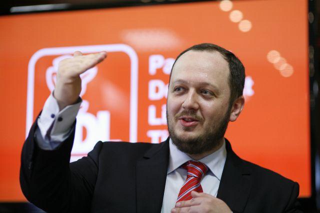 Vicepreşedintele Partidului Mişcarea Populară, Adrian Papahagi, se retrage din viaţa politică