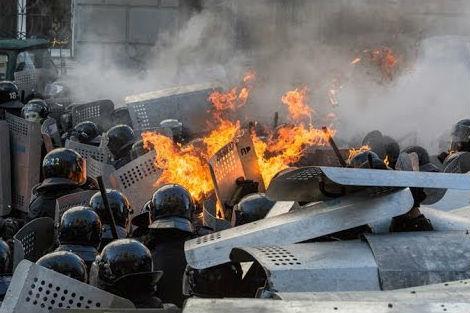 Ucraina este în pragul războiului civil. Occidentalii sunt răspunzători pentru această situaţie (parlamentar rus)