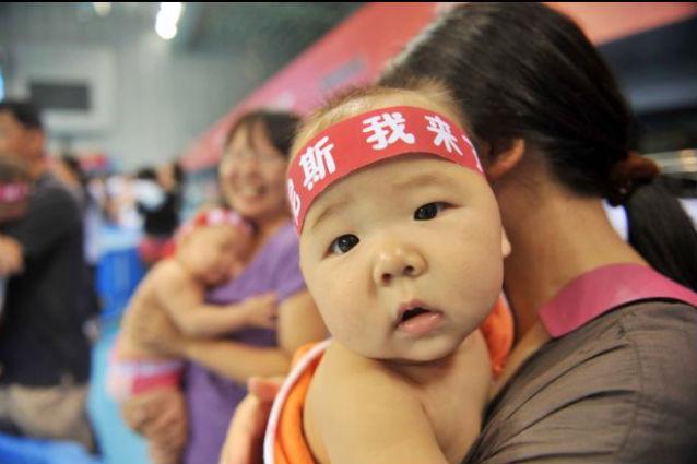 Cuplurile din Beijing au dreptul la un al doilea urmaş - politica unicului copil a fost relaxată