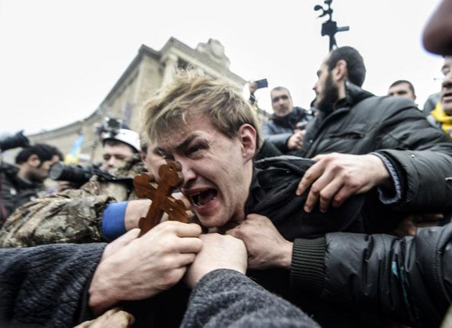 Limba română, printre victimele “democraţiei Maidanului”