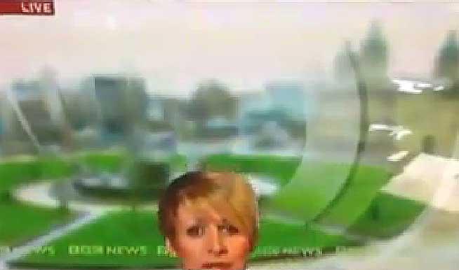 VIDEO. Moment umoristic pe BBC, o prezentatoare se scurge de pe ecranele telespectatorilor!