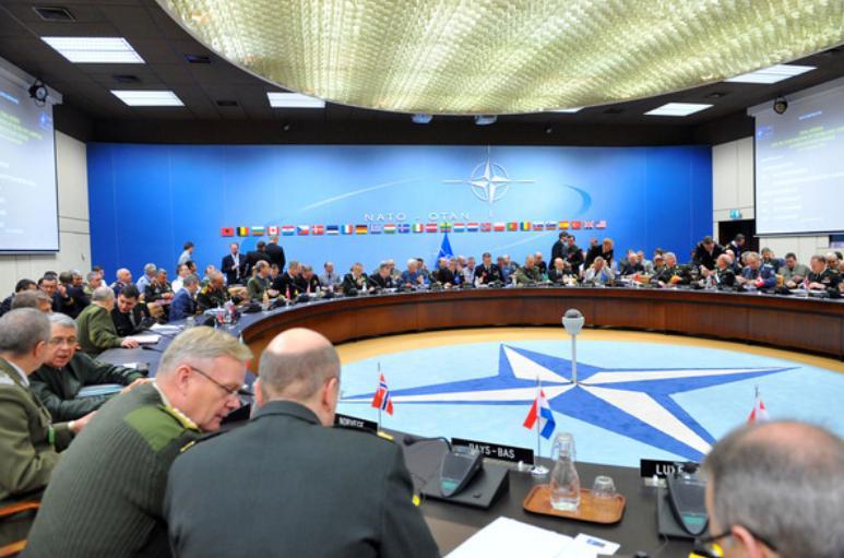 Reuniune la Bruxelles. Miniştrii apărării din statele NATO vor discuta despre situaţia din Ucraina