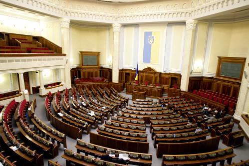 Parlamentul ucrainean decide duminică dacă instituie &quot;starea de urgenţă sau de război&quot;