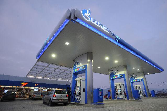 Gazprom vine în România la cumpărături. De benzinării...