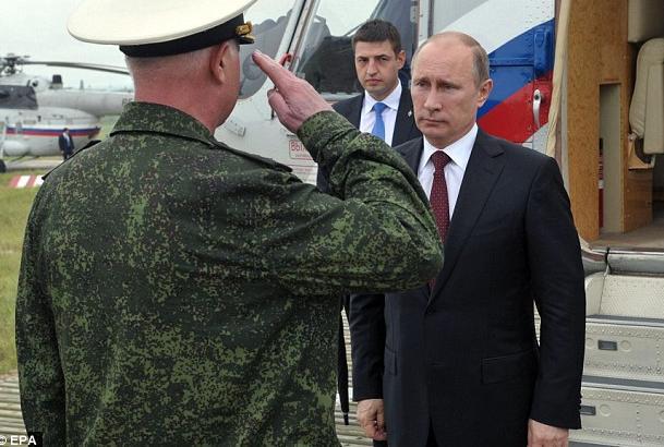 Vladimir Putin a ordonat trupelor angajate în exerciţii militare să revină la bază