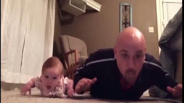 Clipul prin care un tată îşi demonstrează iubirea faţă de bebeluşul său VIDEO VIRAL