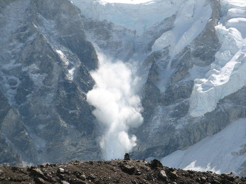 Doi alpinişti dintr-o echipă franco-germană, morţi în urma unei avalanşe în Georgia