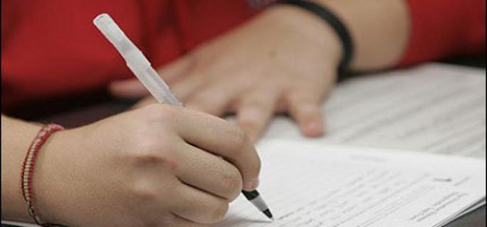 SIMULARE BAC 2014. Elevii susțin proba scrisă la alegere a profilului şi specializării. Rezultatele, anunţate pe 14 martie