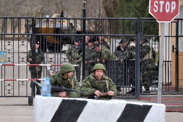 Aeroport militar din Crimeea ocupat de forţele ruse