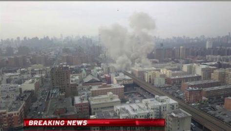 VIDEO - Două clădiri s-au prăbuşit la New York, după o explozie puternică. 11 răniţi, pompierii răscolesc ruinele după supravieţuitori