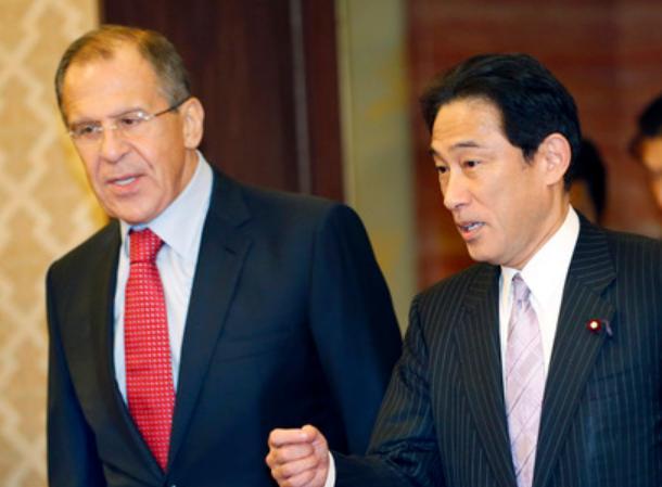 Japonia îndeamnă Rusia la un &quot;dialog direct&quot; cu Kievul. Lavrov refuză 