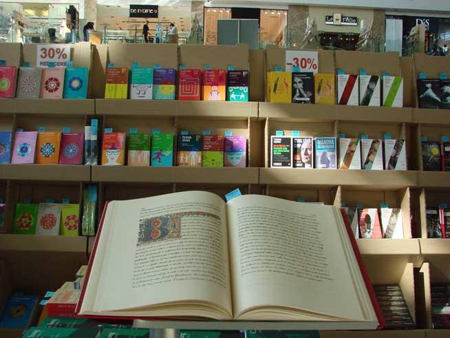 Cărţi, fete, filme şi băieţi. “Brunea-Fox” la cinci lei, “Chopin” la doi lei ori “Nefrologia” la 300 de lei (Librex 2014) 18476663