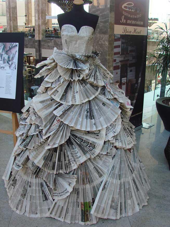 Cărţi, fete, filme şi băieţi. “Brunea-Fox” la cinci lei, “Chopin” la doi lei ori “Nefrologia” la 300 de lei (Librex 2014) 18476665