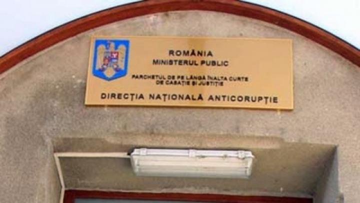 Director din cadrul Autorităţii Rutiere Române, reţinut de procurorii DNA pentru luare de mită