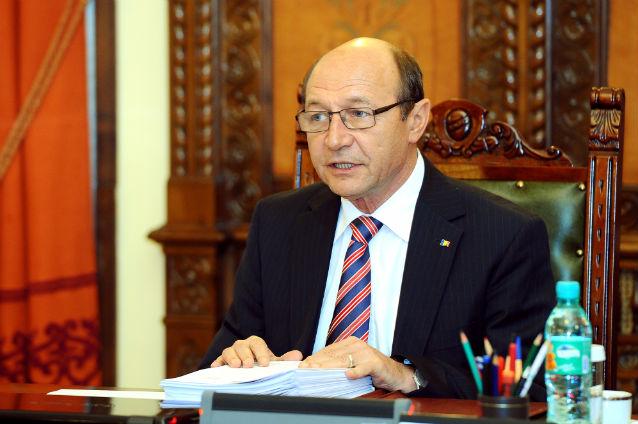 Băsescu a trimis spre reexaminare legea care abrogă infracţiunea de &quot;presiuni asupra justiţiei&quot;