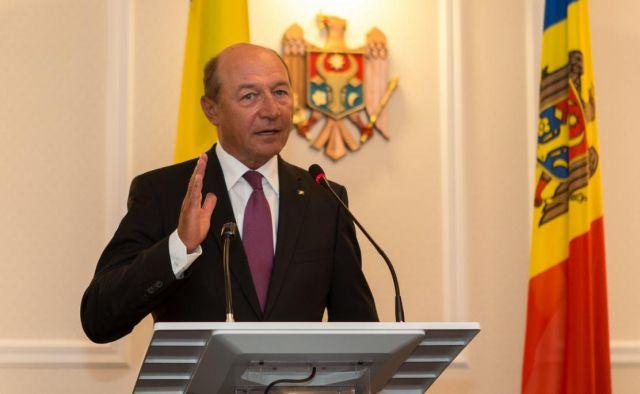 Băsescu: Abordarea politică la Chişinău, riscantă. Politicienii moldoveni au mai degrabă plăcerea să bârfească România decât Federaţia Rusă