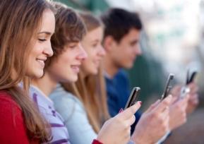 SMS-urile, o provocare pentru ortografia adolescenţilor