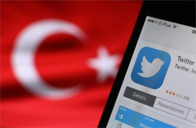 Noi restricții pentru turci, după ce populația a folosit artificii tehnice pentru a se conecta la Twitter